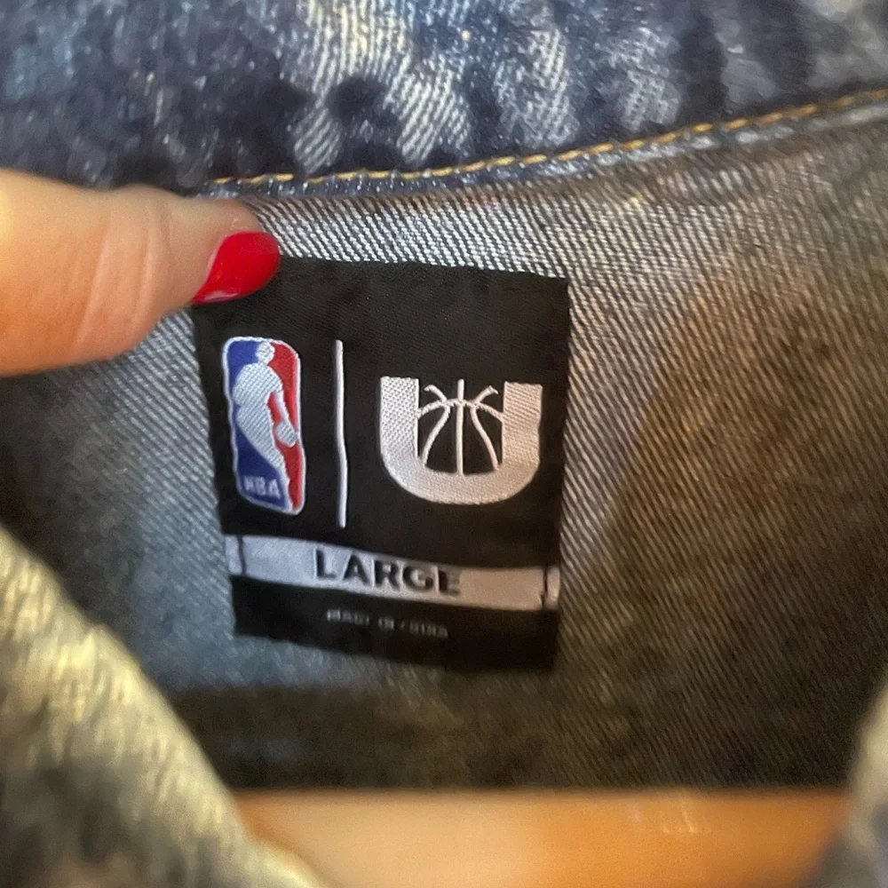 NBA Chicago Bulls Blue Denim Vest - Picture 6 of 6